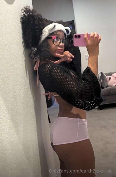 Just a lil peek at the side view, be nice 🥰