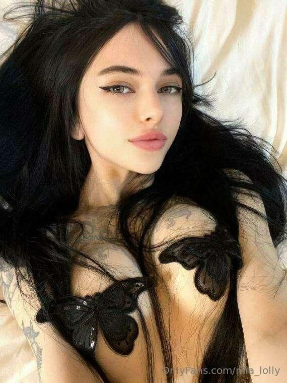 𝐅𝐑𝐄𝐄 𝐀𝐂𝐂𝐄𝐒𝐒  @divaluna
𝐬𝐮𝐛𝐬𝐜𝐫𝐢𝐛𝐞🥰
she is looking for fun and..