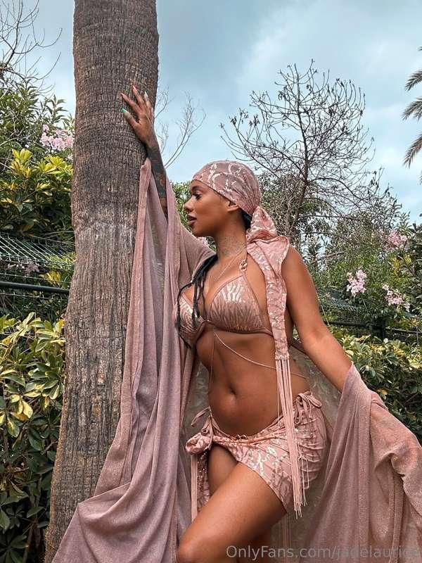 Serving looks so ethereal, even the trees did a double-take...