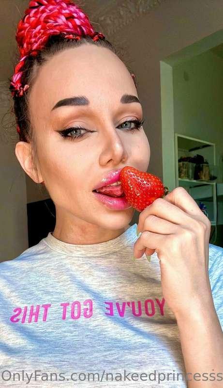I love watching a girl eat strawberries sexily in erotic mov..