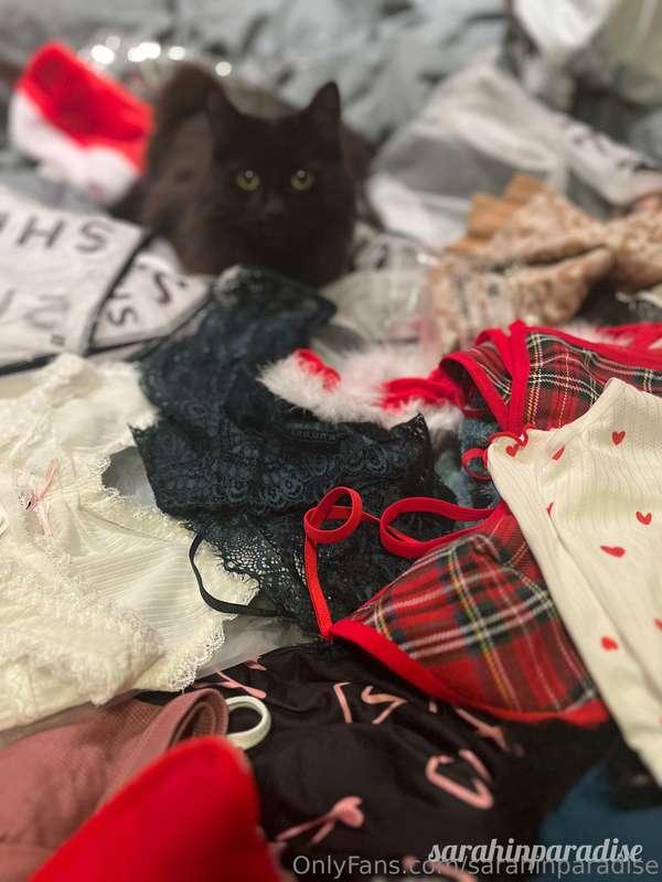 Current mood: Feeling addicted to buying cute things to wear..