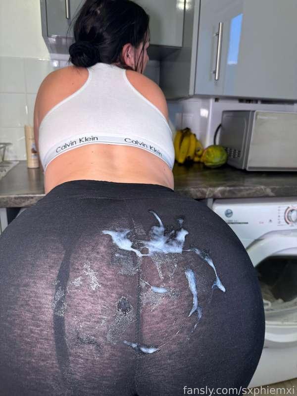 He spies on me whilst doing the laundry, then fucks me and ruins my leggings 🥵 #spycam #leggings #housework #laundry #reallife #amateur #thong #seethroughleggings #fyp #messy 