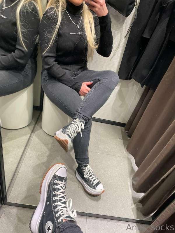 Im in a changing room who’s up for taking my converses off a..