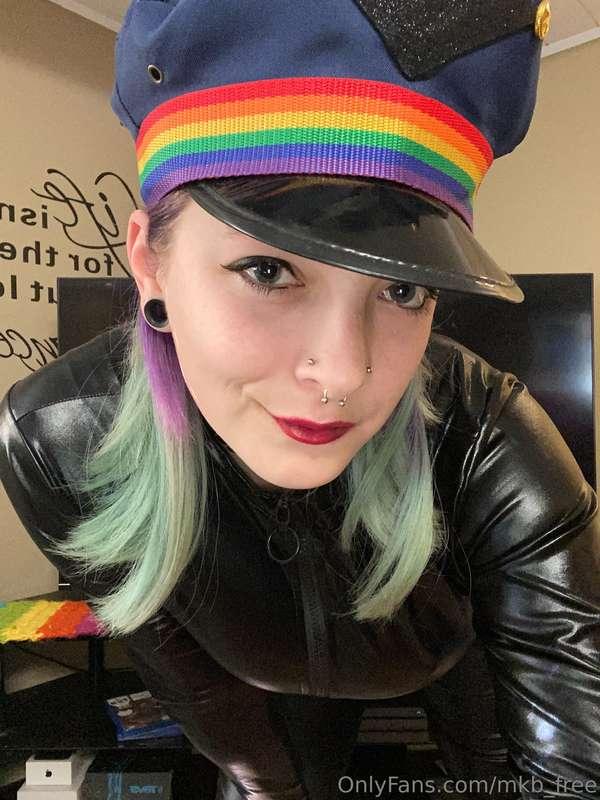 Happy ✨ Pride 🏳️‍🌈  Go kiss someone cute 🥰