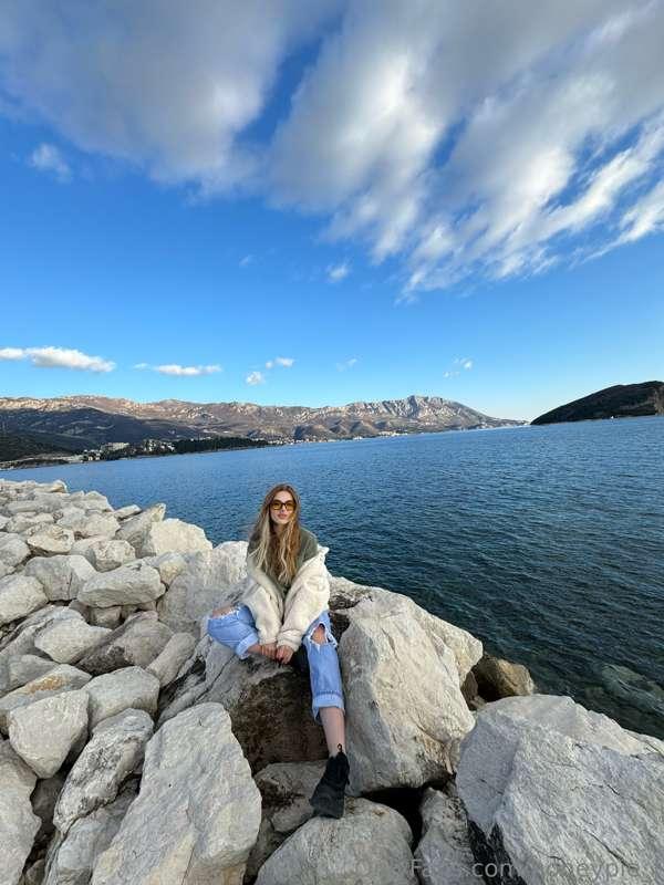 Perched on the rocks by the sea, where tranquility ! 🌊🏞️ Emb..