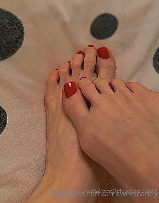 1st Round of SEXIEST FEET CONTEST!!! Vote for sexiest feet! ..
