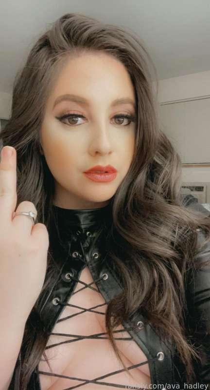 ava_hadley image #3