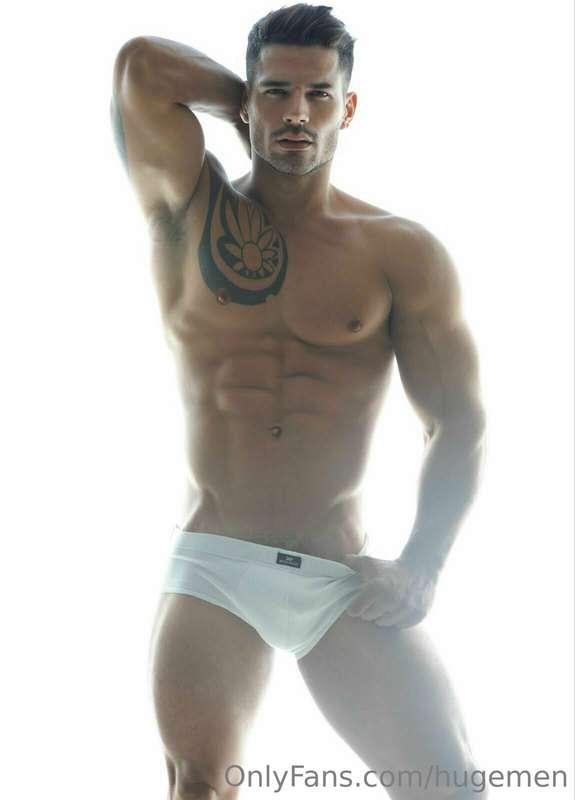 mee t apollo, fitness model your private model Enter his pro..