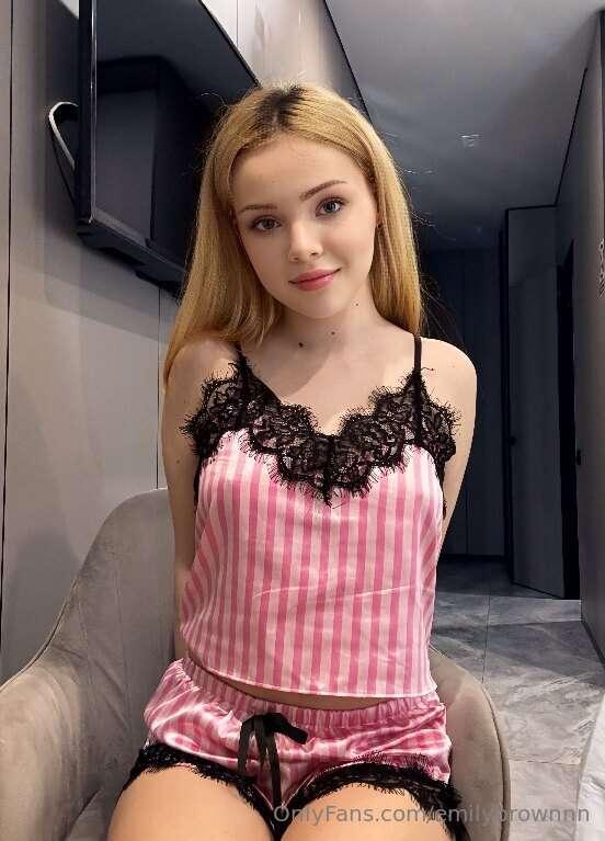 🔥 THIS BEAUTY IS ONLINE & WAITING FOR YOU! 💦@amelieluvv is r..