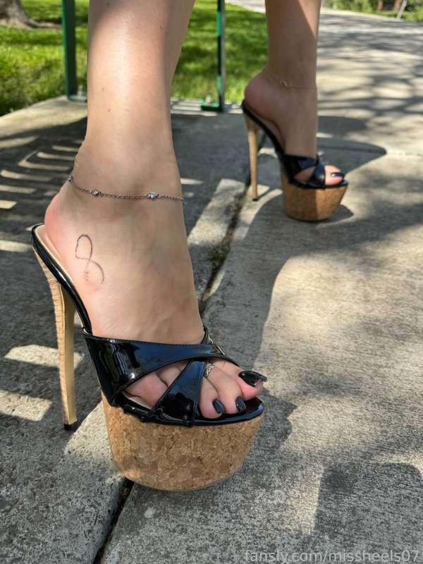 How much do you like my cork mules? 🥰
#Feet #foot #worshipping #heels #footfetish #footjob #shoejob #stockings #nylon #soles #toes #sandals #footlicking #wedges #pedi #manicure #longnails #nails #legs #highheels #mules #pedicure #shoes #feetfetish #legs #cumshot #cum #cumonfeet 