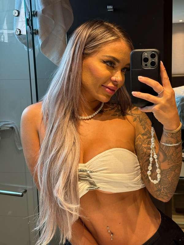 ### Should I play with my pussy rn for you babe? 🙈