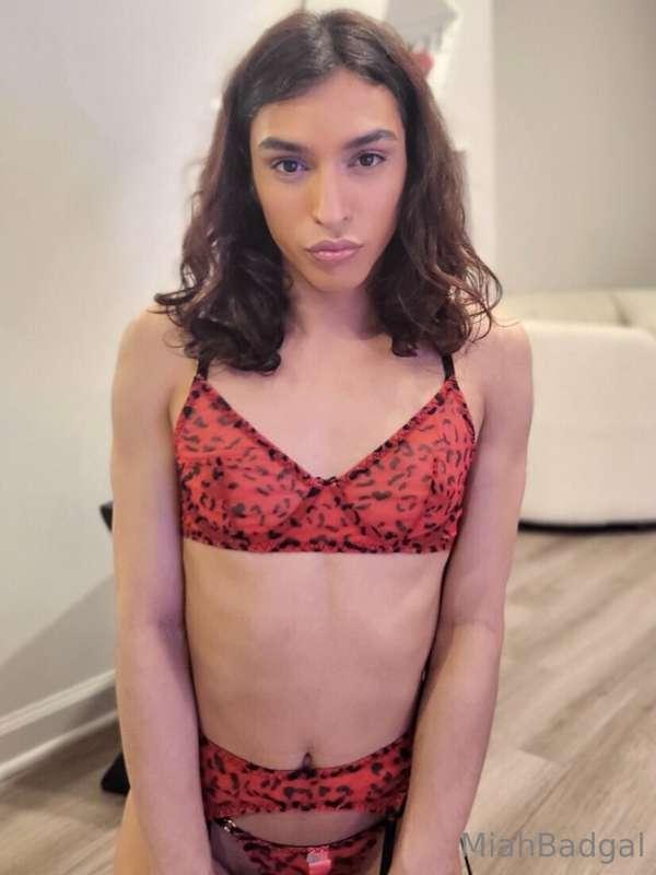 Moments after taking these pics I was squirting 💦 all over t..