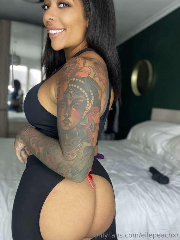 If you want to see more of me subscribe to my VIP page @elle..