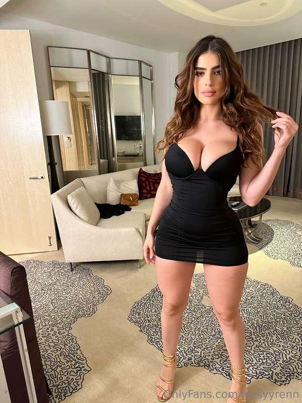 Rate my outfit 1-10 in the comments! ❤️