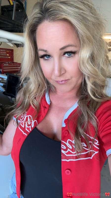 Can you guess where I’m going tonight ⁉️