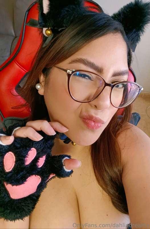 Do you like my feline side? 🐾🖤 Meow!