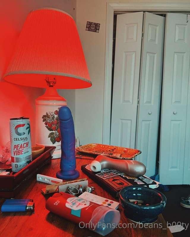 Bed side table vibes 💖