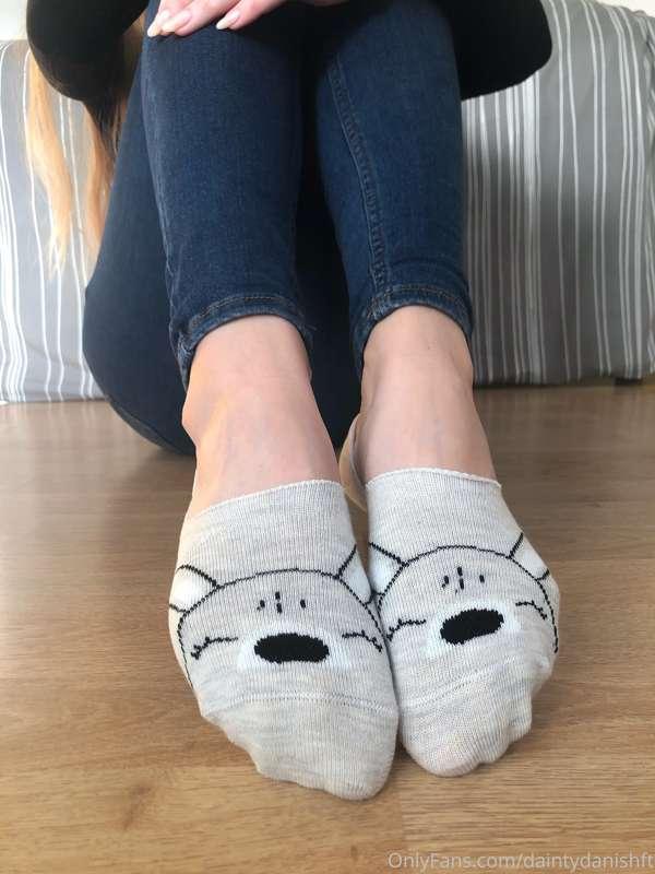 10 PICS
ft. bootypic, grey ankle socks, natural manicure, PO..
