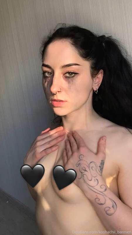 this bitch was fucked so well that all her makeup dripped 🥵