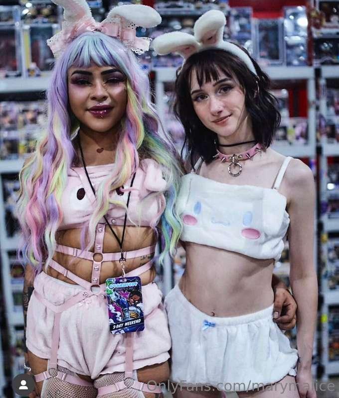 Bestie got an OF 🖤🖤 sinfulseawitch

Go take a peek 👀