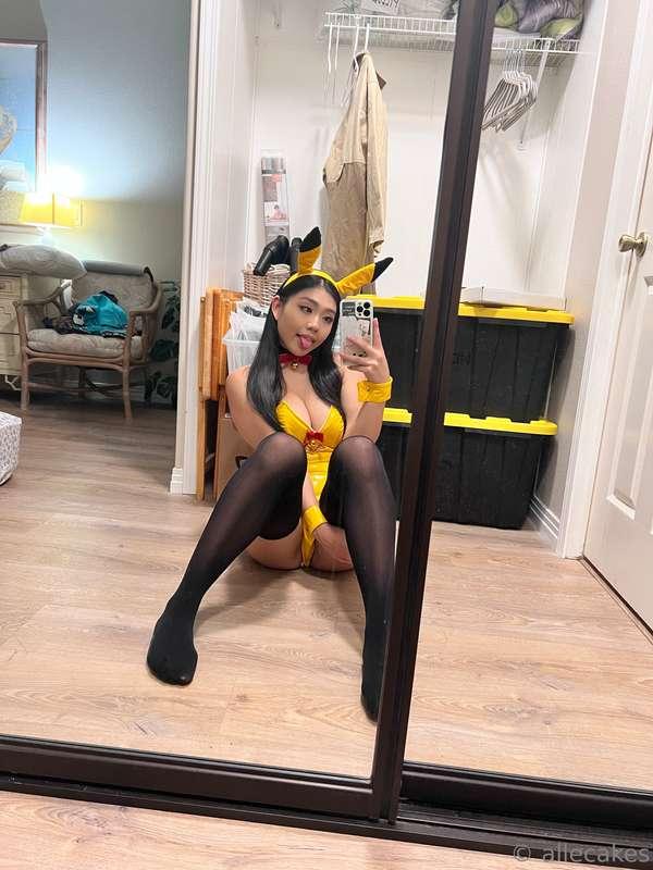 Spoil this Pikachu to catch it and get this whole set 🙈 btw ..