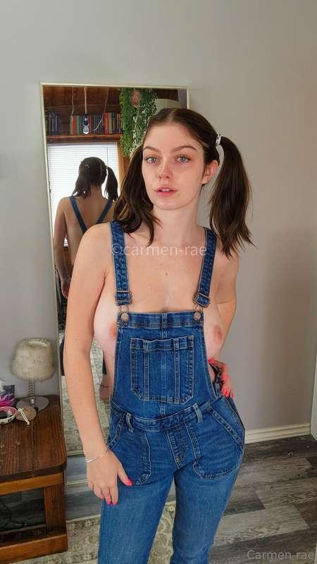 Feeling cute in my overalls and pigtails 💅🏻 PAO