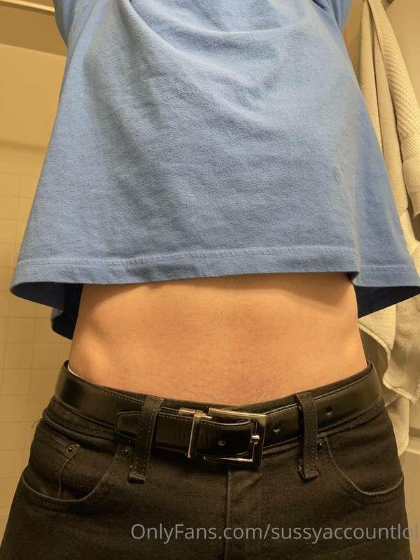 Been horny all day and now i can finally take my clothes off..