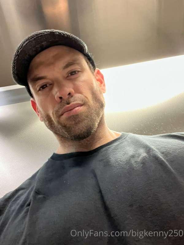 Looking down at the rest of humanity 😂🤴🏻💪🏼