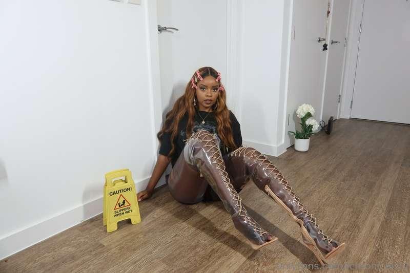 😘