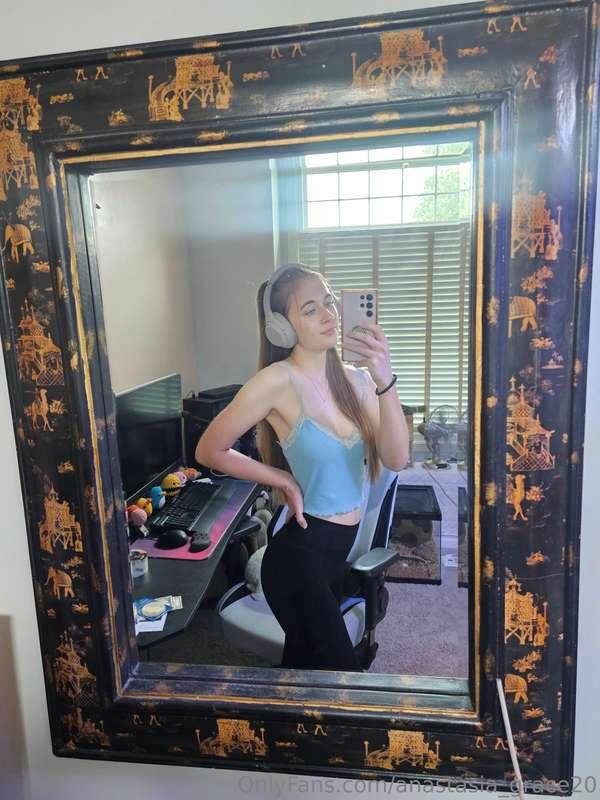 Ready to start the day, wanna talk to me? ❤️