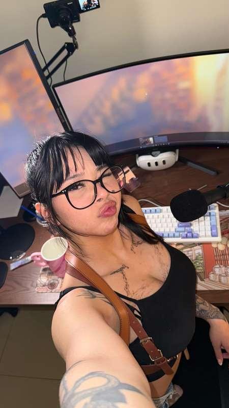 THANK YOU for joining my OnlyFans live 💗! Walking on a tread..