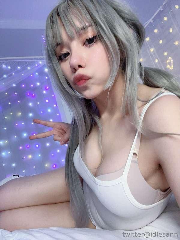 I'm in the mood to spoil you with cuddles (｡・//ε//・｡) anyone..