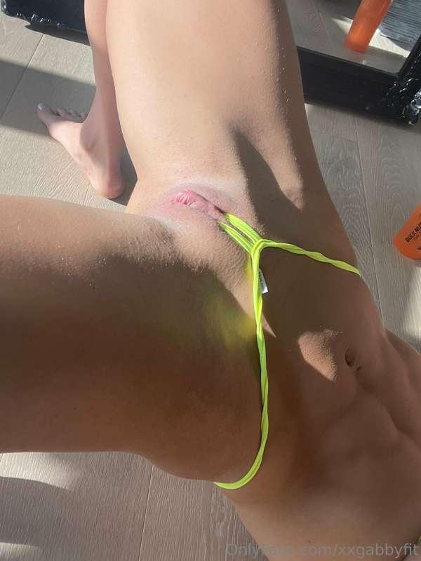 Let's start your week right 😈 Cum play with me right now 😏
