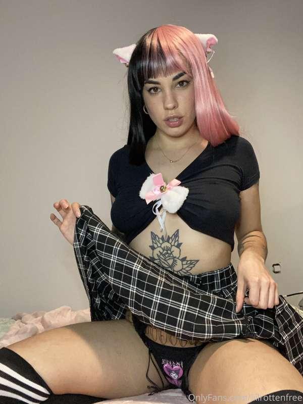 FREE DICK RATE HERE ⬇️
https://onlyfans.com/lilrotten 💕