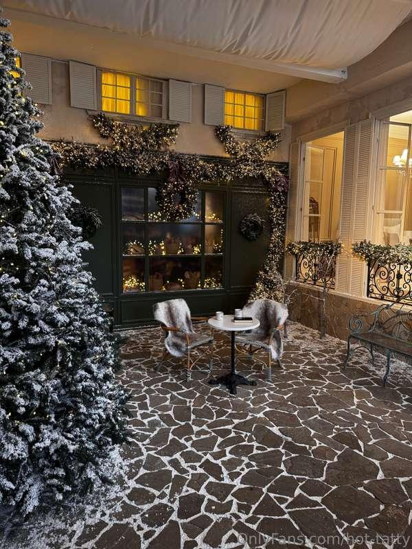 It's so nice when the holiday atmosphere is everywhere! It m..