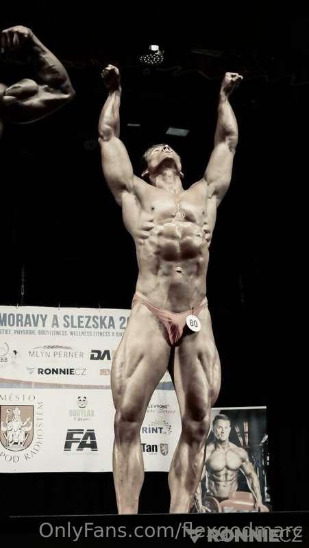 I strip up today😈