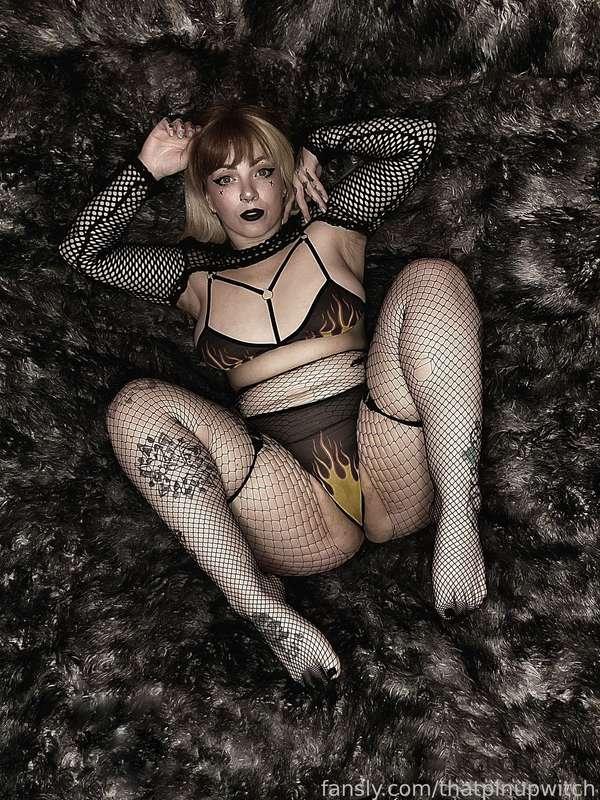 thatpinupwitch image #10