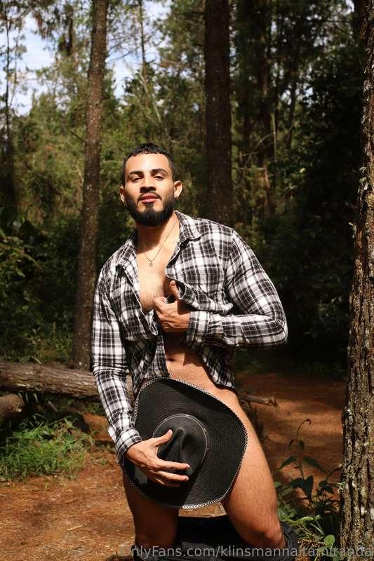 Come and let's get lost in the forest I'm horny and I want a..