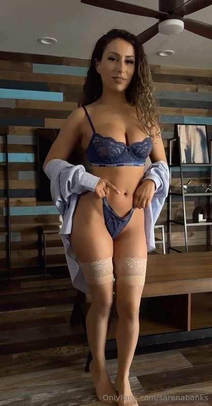 Breakfast is served! 👅 (Swipe to see what's on the menu! 😉)