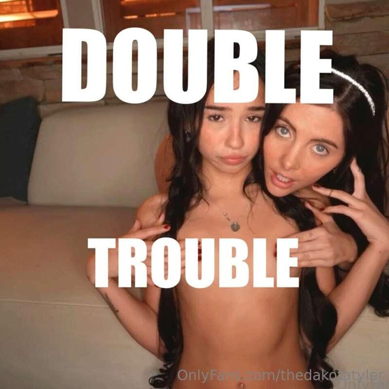 ## ***𝓓𝓸𝓾𝓫𝓵𝓮 𝓣𝓻𝓸𝓾𝓫𝓵𝓮***
Two pussies getting fucked are bette..