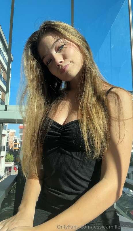 Spending the morning in a beautiful place - a small cozy caf..