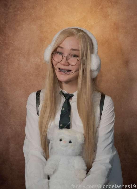 blondelashes19 image #0