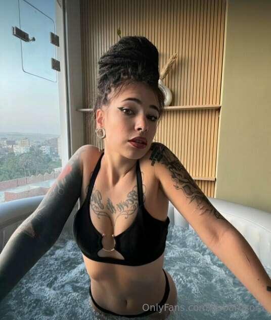 @lovelychrisfree is the best slut you will ever see 🤤 she is..