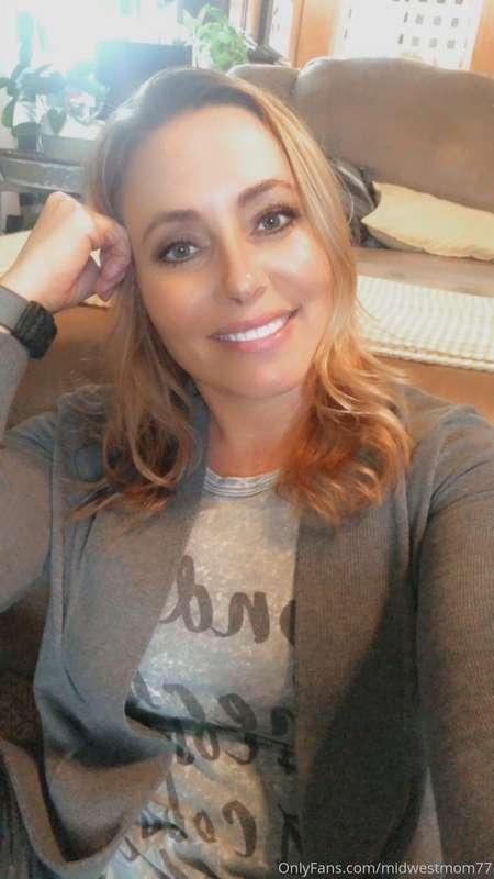 Sending everyone good Monday vibes !!  Smile!