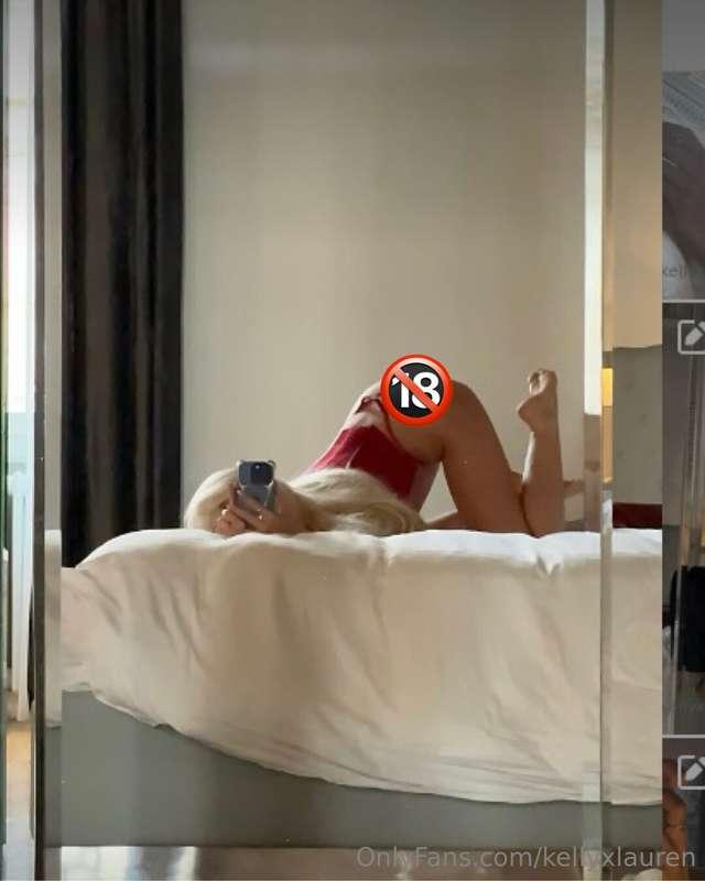 GETTING FUCKED IN DOGGY 😇Is my fav because while getting FUC..