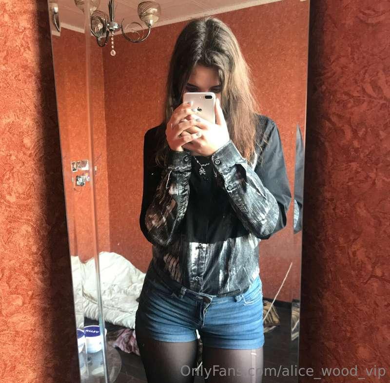 **Just found old pic🖤Am I look goth enough?🥰**