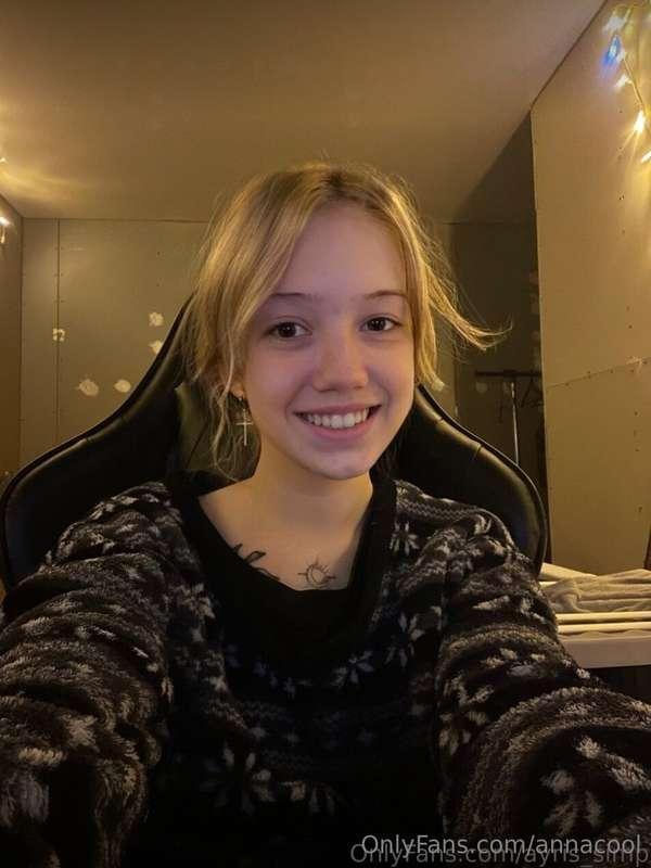 🔥CUTE KITTY @ayriss_simp 🔥 Loves cocks of all sizes😍When she..
