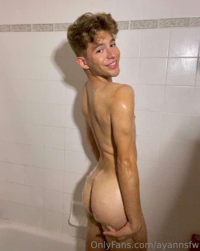 squeaky clean but still a dirty slut 💦🫧🛁