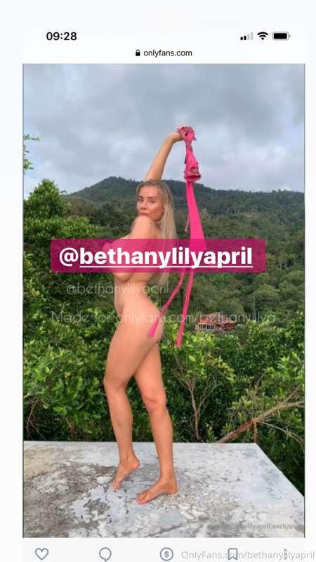New video where I take off this pink swimsuit in public! In ..
