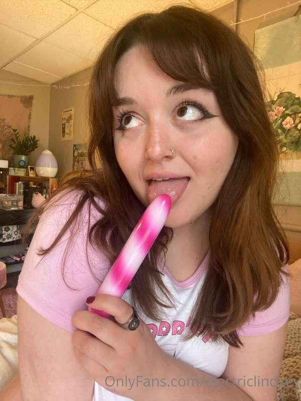 fundraiser vid has been sent out !! this new toy is perfect ..